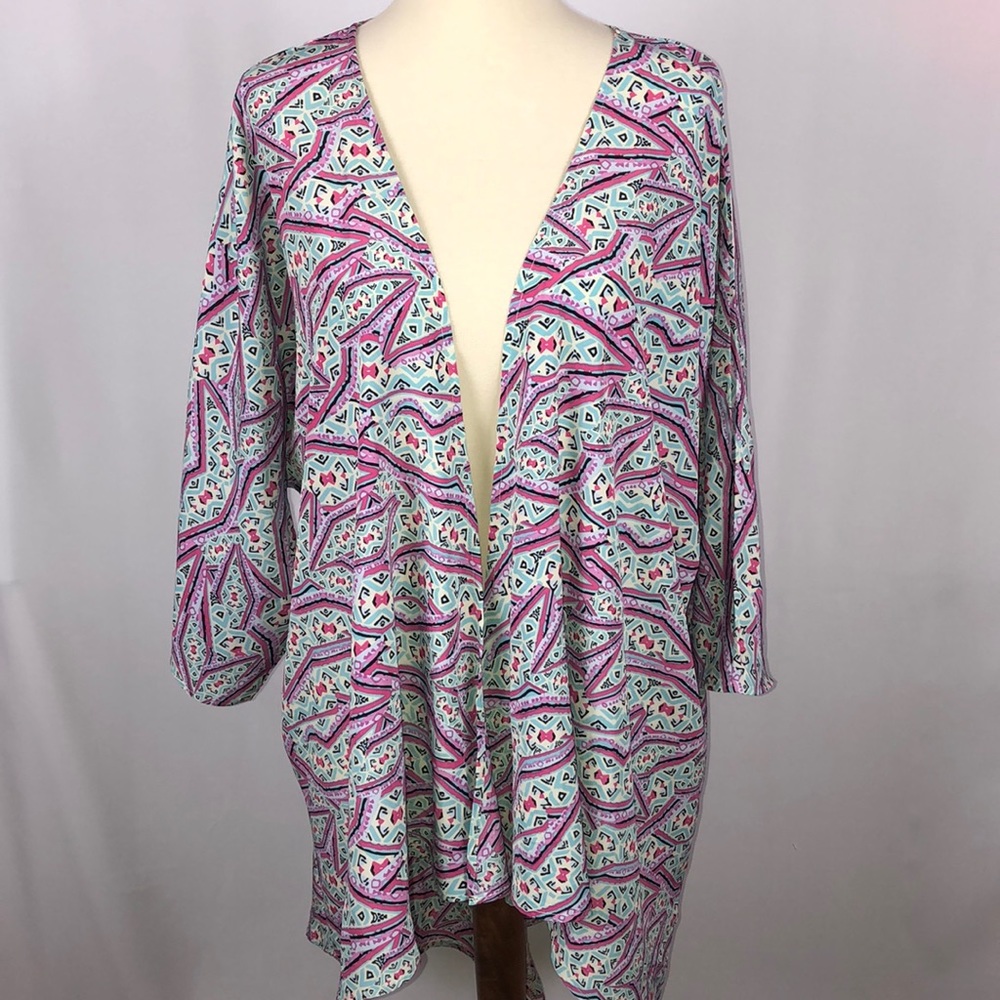LuLaRoe Pink & Cream Geometric Patterned Duster Kimono - Size Medium